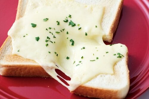 ［とろけるスライス］伸びるのにコクがあるのはセブンだけ！ イメージ