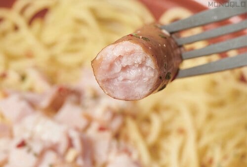 【最強デカウマポイント】見た目だけじゃない! ソーセージが旨い!! 大盛りコンビニパスタおすすめ イメージ
