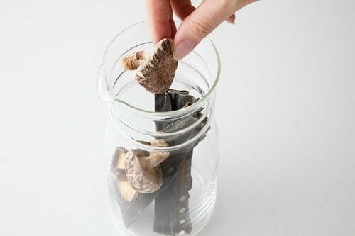 ②しいたけの濃厚な香り こんぶ×しいたけ水だし 水出汁おすすめ イメージ3