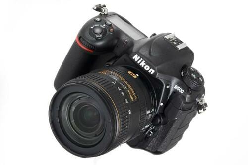 AFは50万円の報道用機材レベル!ニコン「D500」