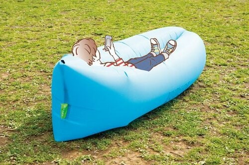 ①空気を閉じ込るだけで完成DEMARKのエアーソファー イメージ