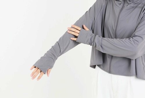 着心地:ひんやり生地で真夏もさわやか UVカットパーカーおすすめ イメージ