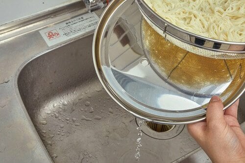 トレー付きのザルもおすすめ！ひとつあると調理に役立ちます ザルおすすめ イメージ2