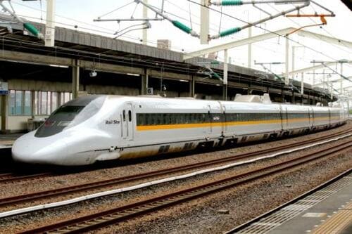 1:電車や新幹線
