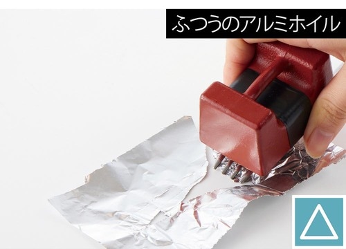 重りを載せたフォークで引っかいても破けない イメージ2
