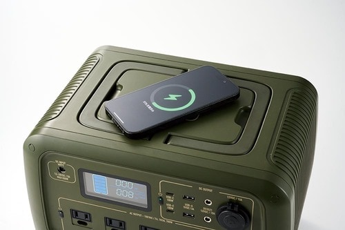 AC出力5口で上面は15Wのワイヤレス充電にも対応 ポータブル電源・ソーラーパネルセットおすすめ イメージ
