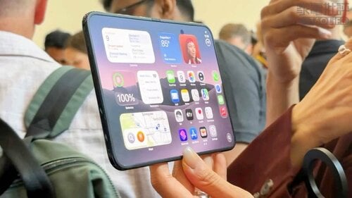 画面点灯時には折り目はほとんど見えません iPhone Duoおすすめ イメージ