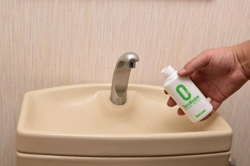 【タンクの中】たまりがちな水垢は車用撥水コートで防げます イメージ