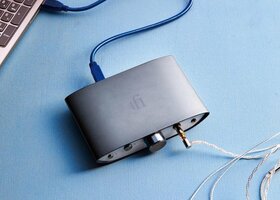 【ヘッドホンアンプ】PCとつなぐだけで大音量!iFi Audio「ZEN DAC」が神機です|『家電批評』が紹介
