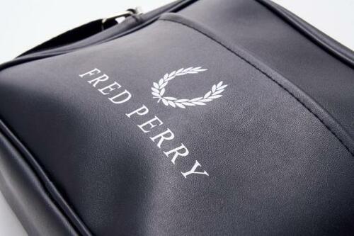 9位: ロゴと素材の質感が安っぽくイマイチなFRED PERRY