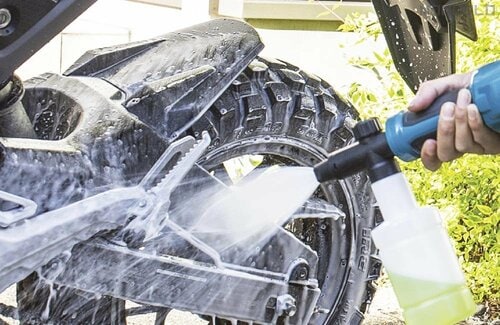 「一生使う」の決定打!:車や風呂洗いもできて、使い方は無限大 マキタ「充電式洗浄機 MHW180DZ」おすすめ イメージ
