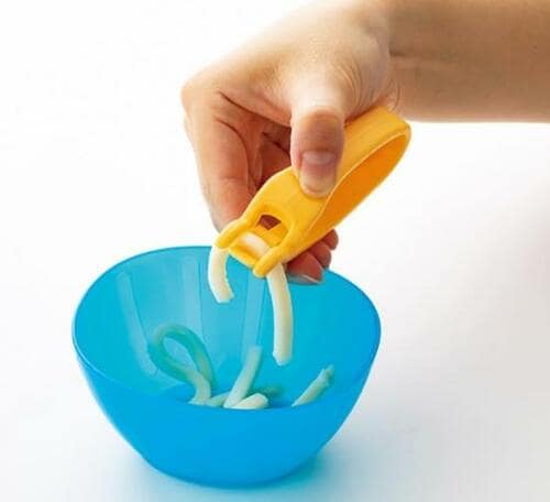 セリア「離乳食用めん用カッター」