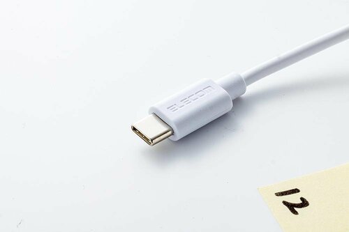 電源とのコネクタはタイプC