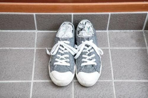 靴のニオイを撃退するには新聞紙を詰める方法が最強でした イメージ2