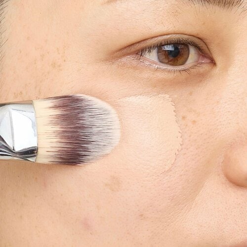 平筆型はコツが必要 ファンデーションブラシおすすめ イメージ
