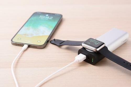 4位: 同時にiPfoneも充電できる Belkin「iPhone+Apple Watch用 モバイルバッテリー