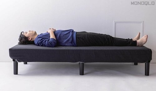 【寝返りしやすさ】寝返りスムーズで表面の硬さもナシ 脚付きベッドマットレスおすすめ イメージ