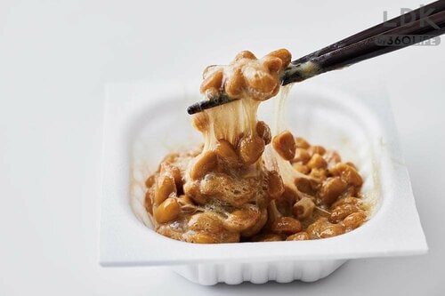付属のタレと山わさびを入れて混ぜるとフワッとする 納豆おすすめ イメージ