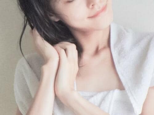 2:なりたい髪の状態に合わせてオイルやミルクを使い分ける ヘアケアおすすめ イメージ