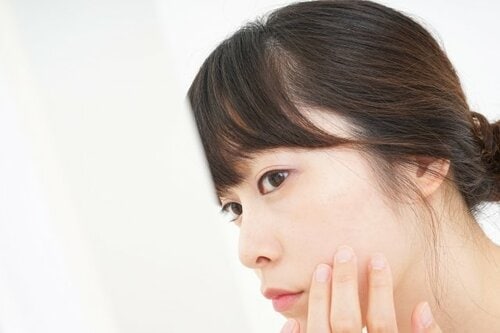 ベース難民の救世主!SNSでヒットした毛穴パテ職人
