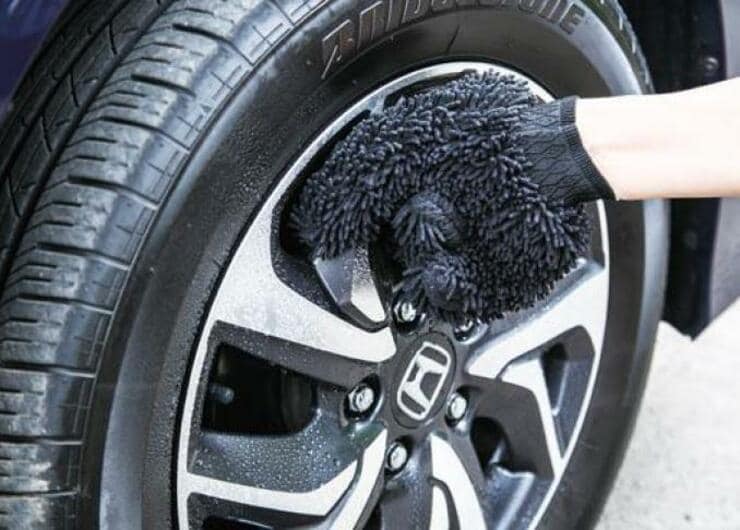 ブラシでもスポンジでもない！ 洗車には「五本指グローブ」をおすすめしたい理由