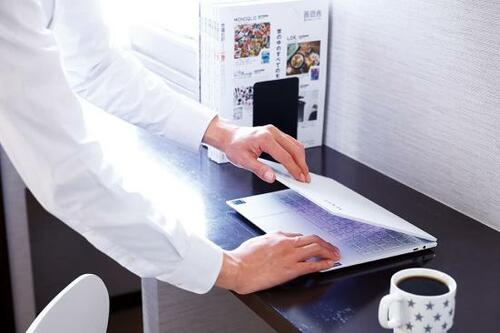 最新モバイルノートパソコンは高性能大画面で大活躍