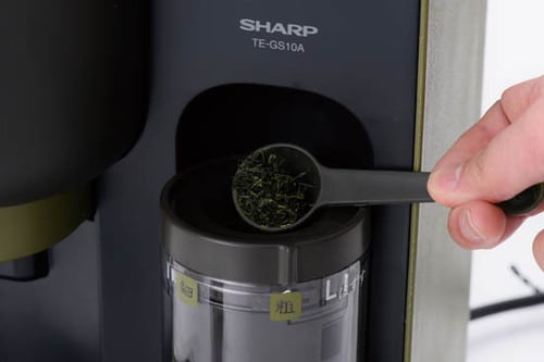 茶葉を丸ごと粉末に！自動でしかできない細かさ イメージ