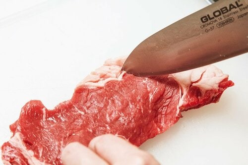 玉ねぎと赤ワインがあれば 特売お肉がふんわり高級肉風に！ イメージ4