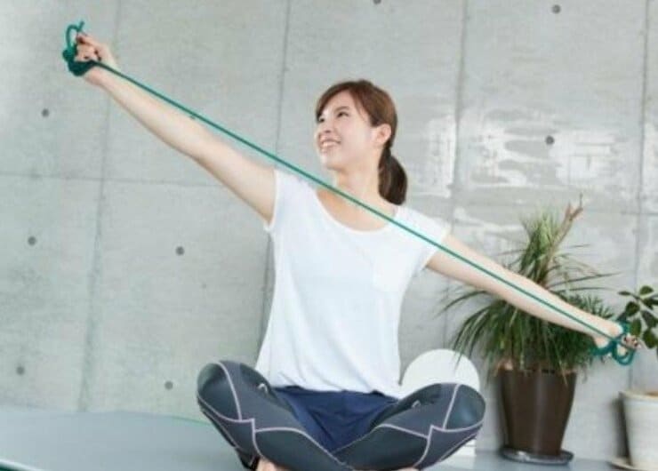 1本で全身引き締め！ 初心者におすすめの“トレーニングチューブ”2選