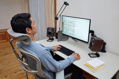 “仕事”も“遊び”も疲れず没頭できる机とは? 電動昇降デスクおすすめ イメージ