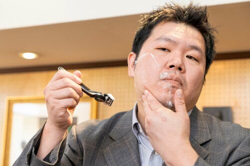 検証②:肌へのダメージの少なさをチェック T字カミソリおすすめ イメージ
