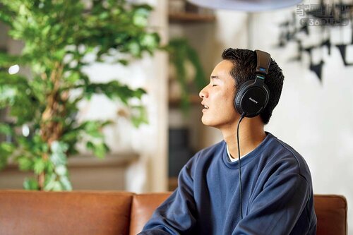 自宅用こそ本格的に有線&開放型ヘッドホンを選ぶべき! 有線ヘッドホンおすすめ イメージ