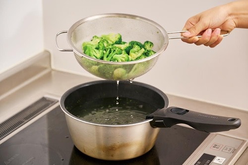 ザルは取っ手付きが使いやすい？ ザルおすすめ イメージ