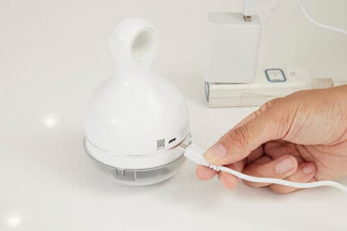 結果：丸っこいボディが手のひらにおさまり、洋服に当てやすかった！ 毛玉取り器おすすめ イメージ3