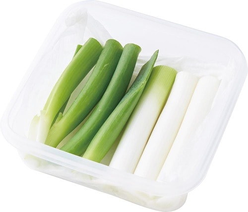 長ネギは等分に切って濡れペーパーで乾燥を防ぐ イメージ