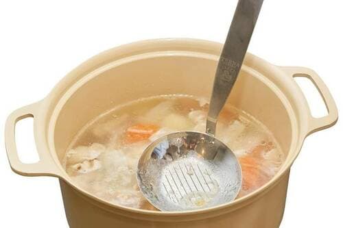 あくだけを狙ってキャッチできる キッチン用品おすすめ イメージ