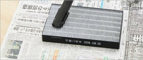 掃除機で表面を清掃(フィルターの年間コスト:約2500円(検証時)) 空気清浄機おすすめ イメージ