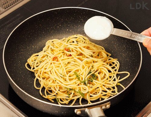 ちょい足しテク:パスタの仕上げに加えて味変を楽しむ! ヨーグルトおすすめ イメージ