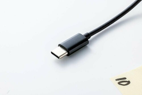 電源とのコネクタはタイプC
