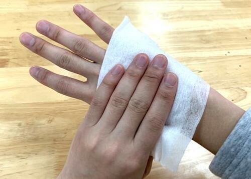 正しい使い方1:手は指先や間を意識する