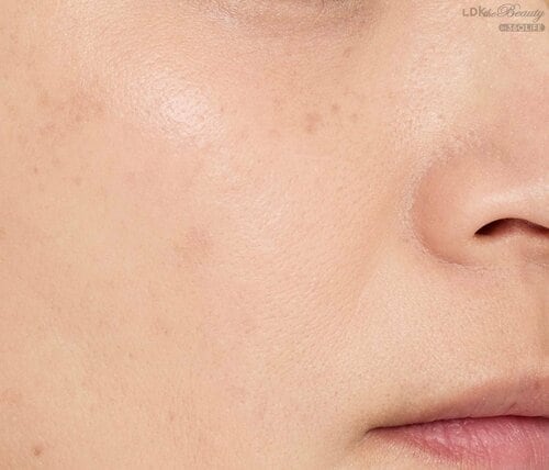 仕上がり：シミを隠す力は弱めだが毛穴をぼかしてつるんと肌に インスタライブおすすめ イメージ