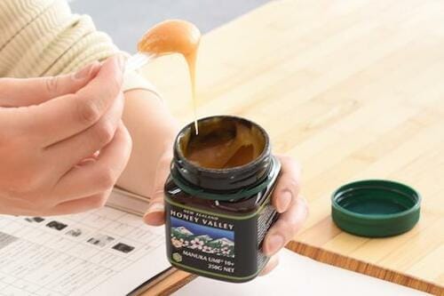 マヌカハニーには食べやすく加工されたものも! イメージ