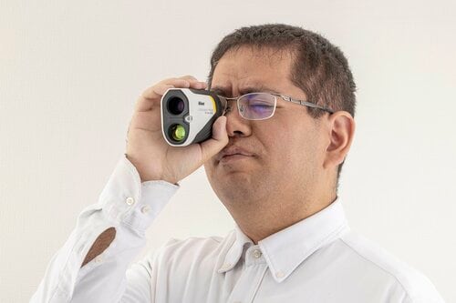 選び方1：測定精度と測定範囲 ゴルフ用レーザー距離計おすすめ イメージ