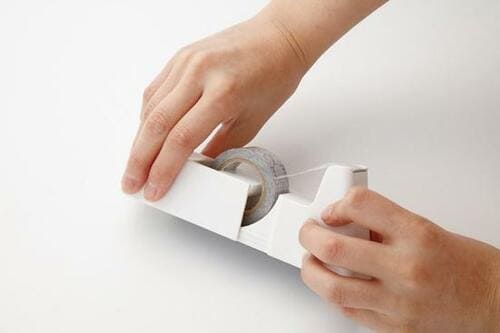 グッと引っ張ってもズレない！冷蔵庫に貼れるテープカッター イメージ2