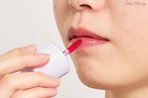 色白に見える青みレッドだけど短すぎるチップが惜しい 口紅おすすめ イメージ