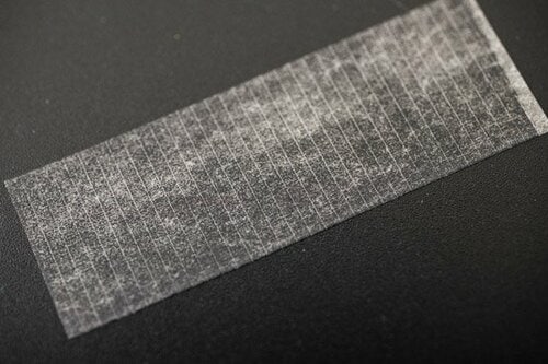 1アクションで接着引くだけでOKの両面テープ