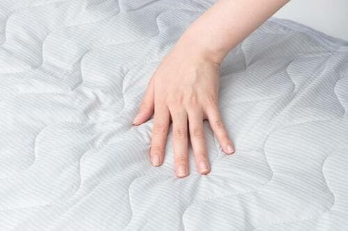 ダイソー「ひんやり冷感敷きパッド」２