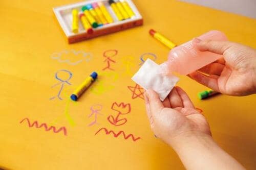 掃除ワザ2：クレヨンの落書きは除光液で消す！ イメージ3