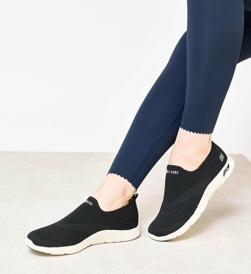 高齢者におすすめのラクに履けるハンズフリーシューズ ハンズフリーシューズおすすめ イメージ