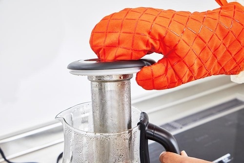 ティファールは湯沸後でも茶こしの着脱がしやすい 茶こし付き電気ケトルおすすめ イメージ2
